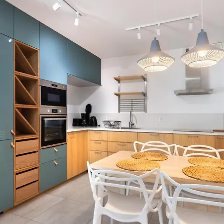 Przestronny Parking By Neartopl Διαμέρισμα *