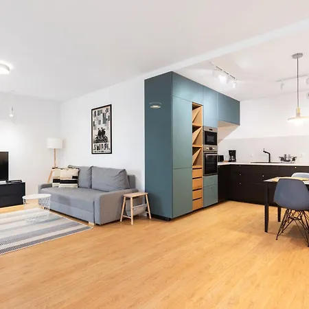 Przestronny Parking By Neartopl *