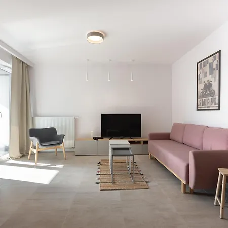 Przestronny Parking By Neartopl Krasków