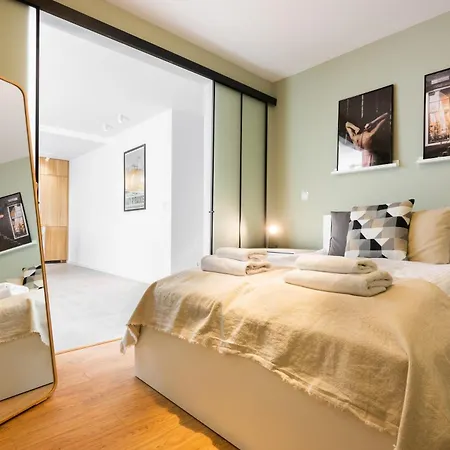 Przestronny Parking By Neartopl Διαμέρισμα