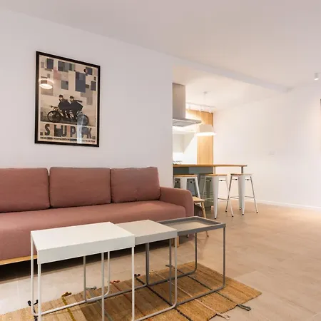 Przestronny Parking By Neartopl Apartamento