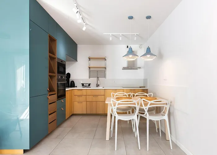 Przestronny Parking By Neartopl *