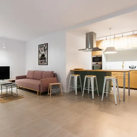 Przestronny Parking By Neartopl アパート *