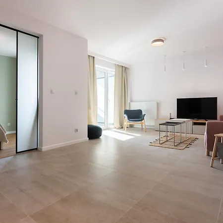 Przestronny Parking By Neartopl アパート