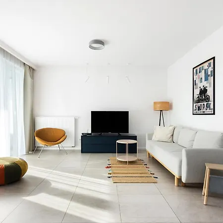 Przestronny Parking By Neartopl クラクフ