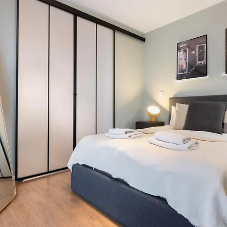 Przestronny Parking By Neartopl *